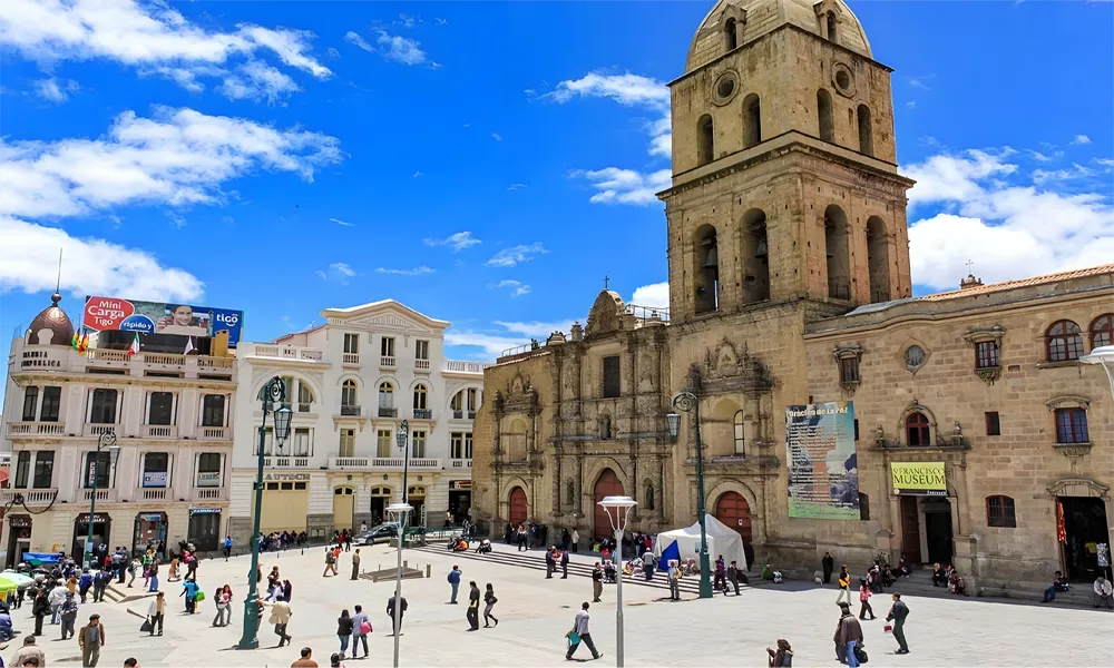Plaza Mayor de São Francisco: Coração Histórico