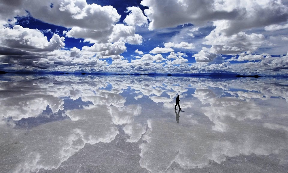 Salar de Uyuni: o maior deserto de sal do mundo, na Bolívia.