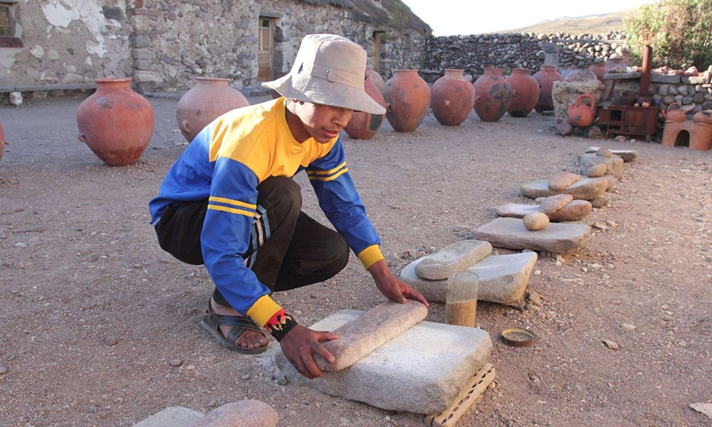 Comunidad de Colchani en Uyuni: Artesanías de Sal, Cultura Andina y Turismo