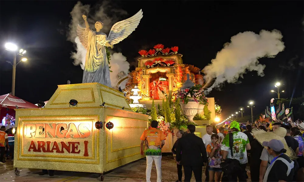 Santa Cruz Cambaódromo: Coração do Carnaval